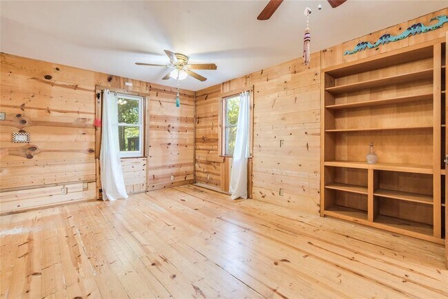 Photo - 501 Engelke Rd