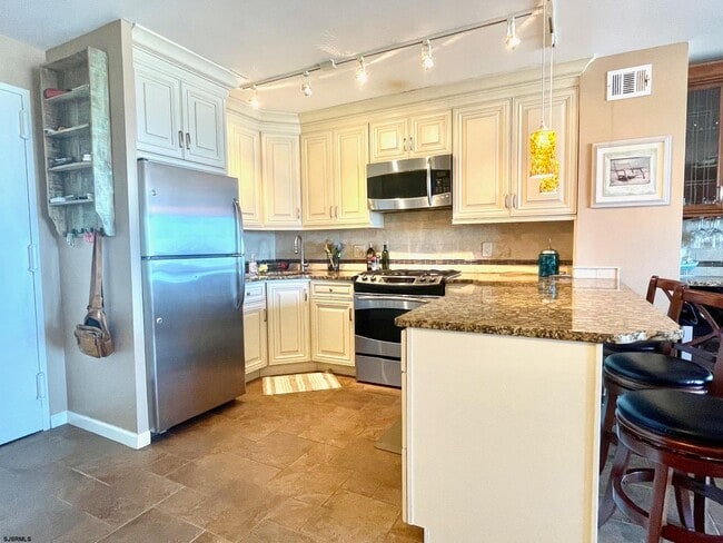 Photo - 6101 Monmouth Ave Unit 905