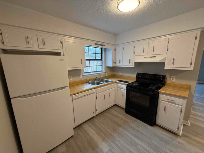 Photo - 656 Mercer Dr Unidad A