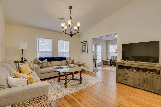 Photo - 147 Portofino Ln SW