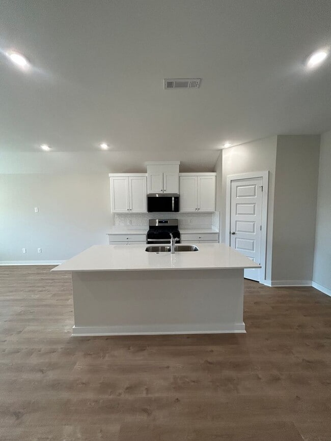 Photo - Spacious 4-Bedroom Home in Fayetteville