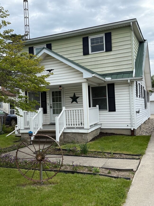 Building Photo - 3 Bed 1 Bath
