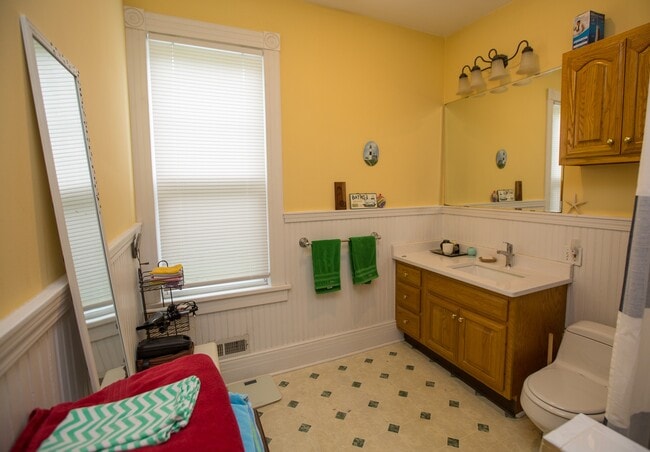 Photo - 388 Summer St Unidad lower