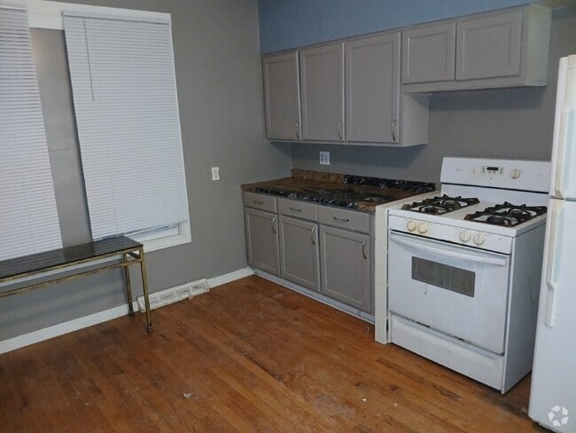 Building Photo - 2 Bedroom 1 Bathroom - Northeast Arts Dist... Rental