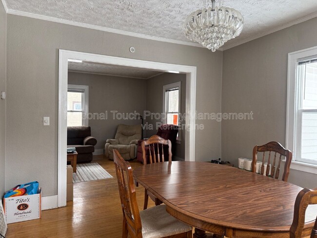 Photo - 606 5th St S