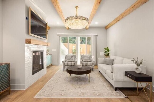 Photo - 722 Lakeview Ave NE