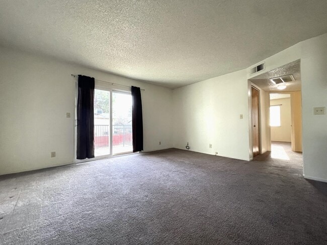 Photo - 458 Nord Ave