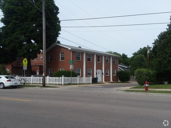 Building Photo - 2602 E Lawn Ct Unit 2602-1 Rental