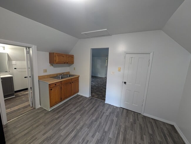 Building Photo - 516 10th St Unit B