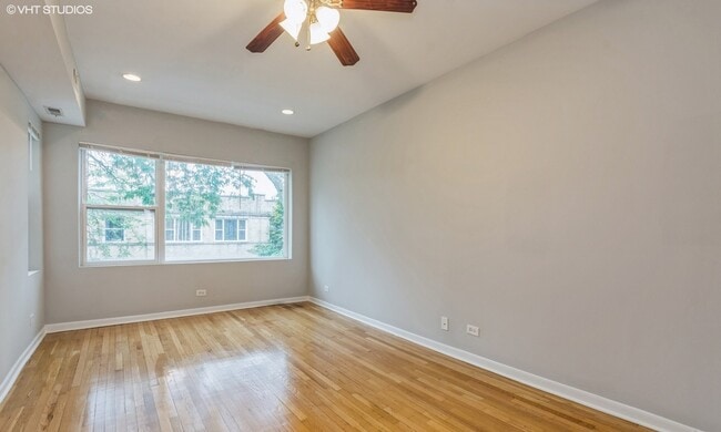 Photo - 3818 W Ainslie St