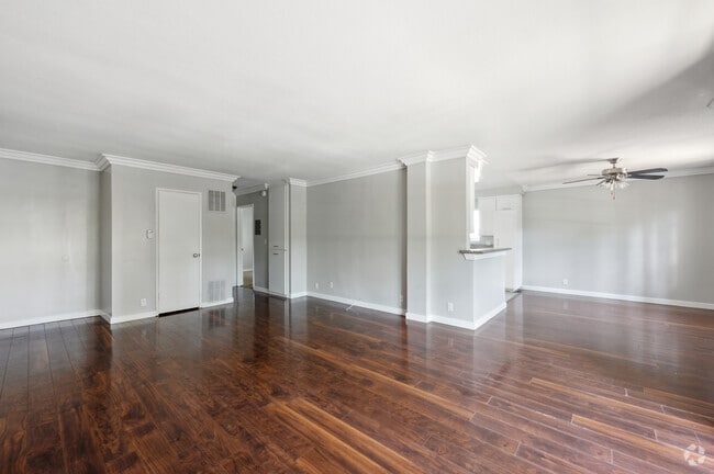 1BR, 1BA -1040SF