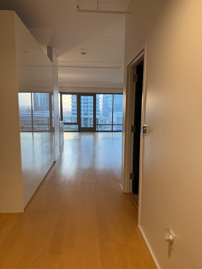 Photo - 1100 S Hope St Unidad 1212 Rental