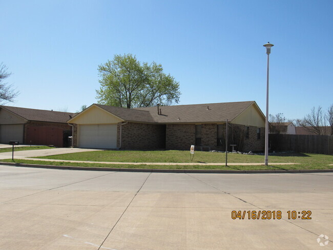 Building Photo - LEE WEST AREA!! Rental