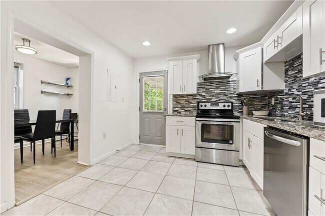 Photo - 1416 Graymont Dr SW
