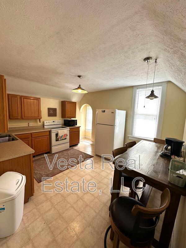 Photo - 1211 E Jefferson St Unidad 2