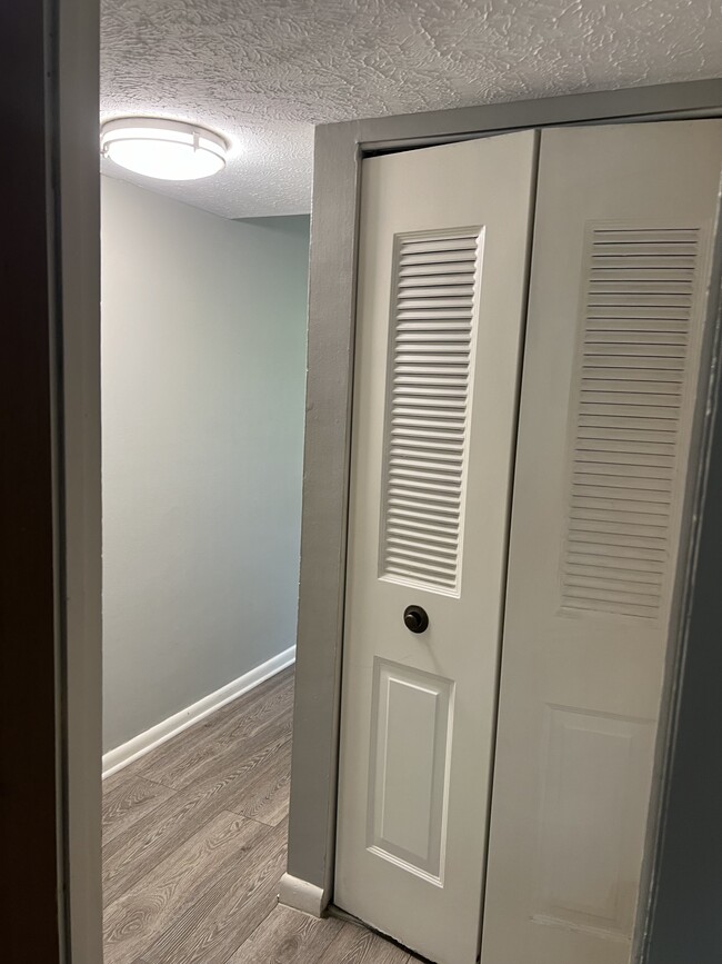 Photo - Twelve Oak Apartments Unit 204