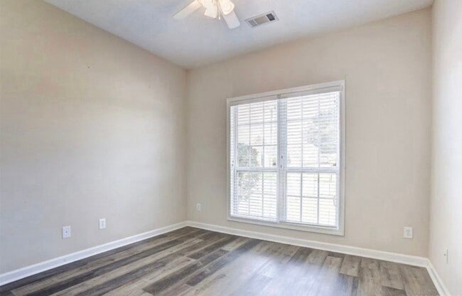 Photo - 6916 Sandfield Dr