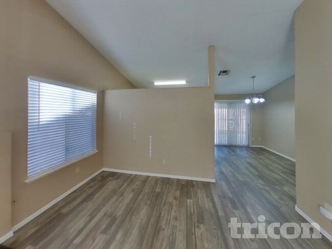 Photo - 733 Reagan Dr