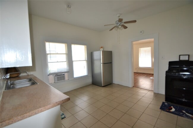 Building Photo - 1517 Bonnie Brae St Unit 3