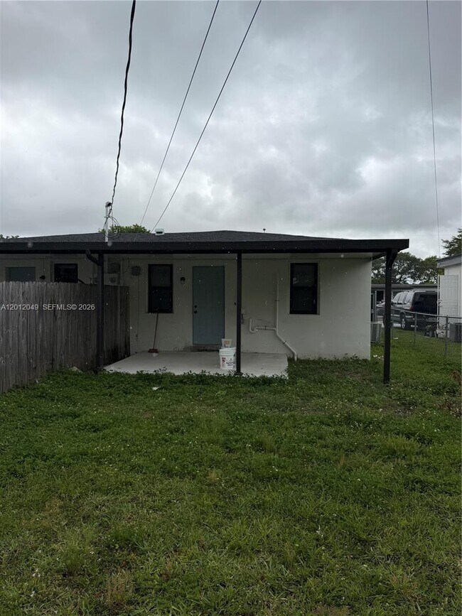 Photo - 1825 NW 74th Ter Unidad 1825