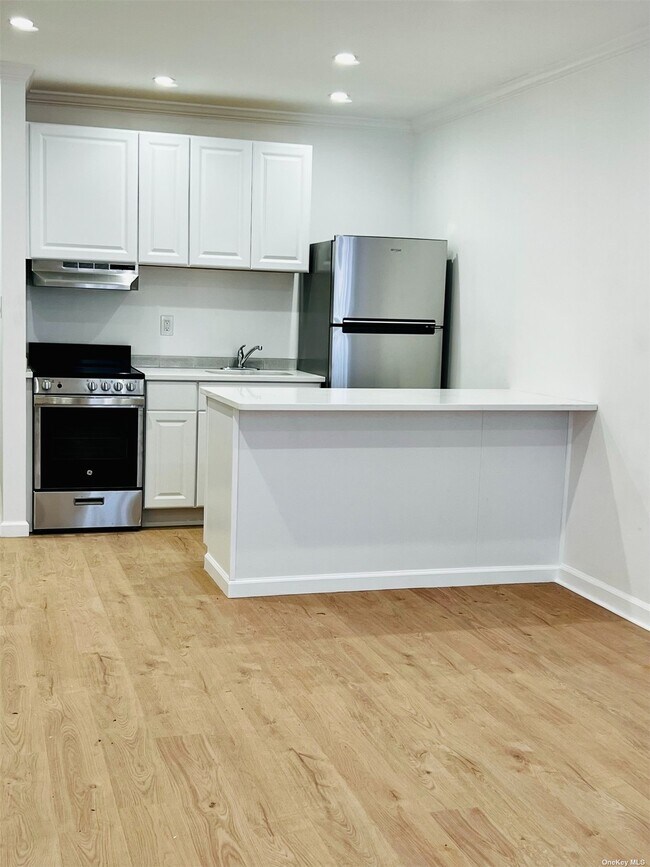 6718 Selfridge St Casa Adosada Townhome en Alquiler en Queens NY