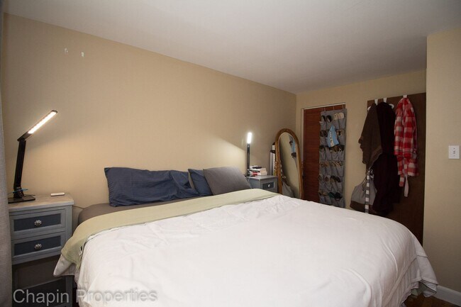 Photo - 2Br/1Bth, Great location, quiet area, Laundry in building