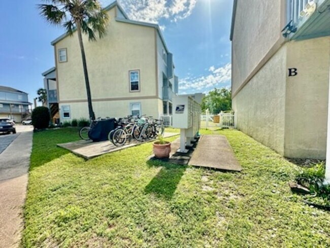 330 Bluefish Dr Unit 208