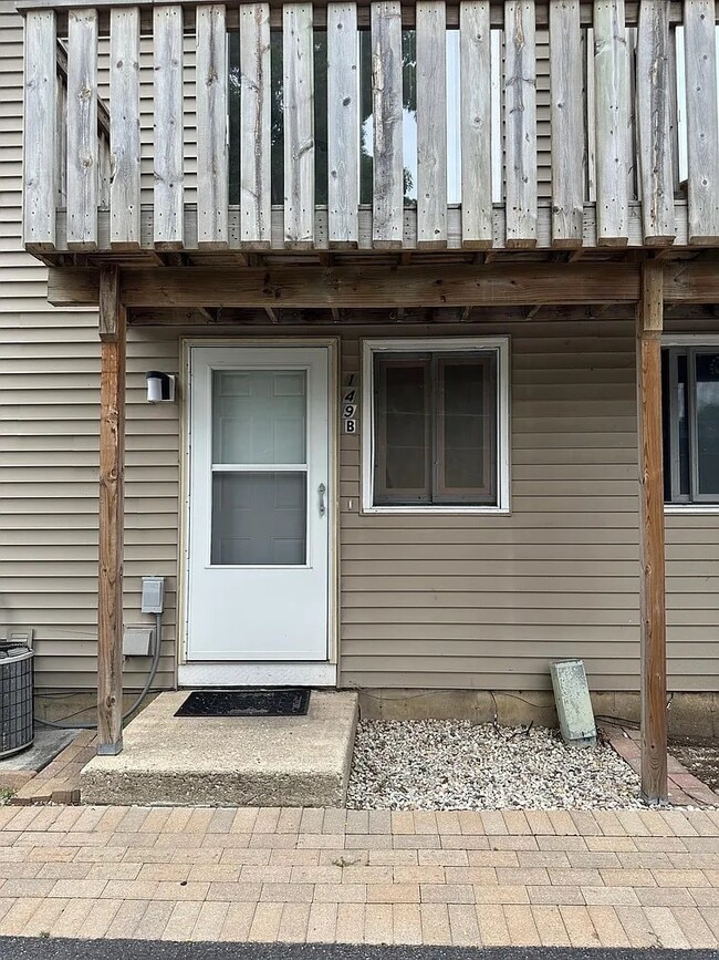 Building Photo - 149 Forest Ave Unit B