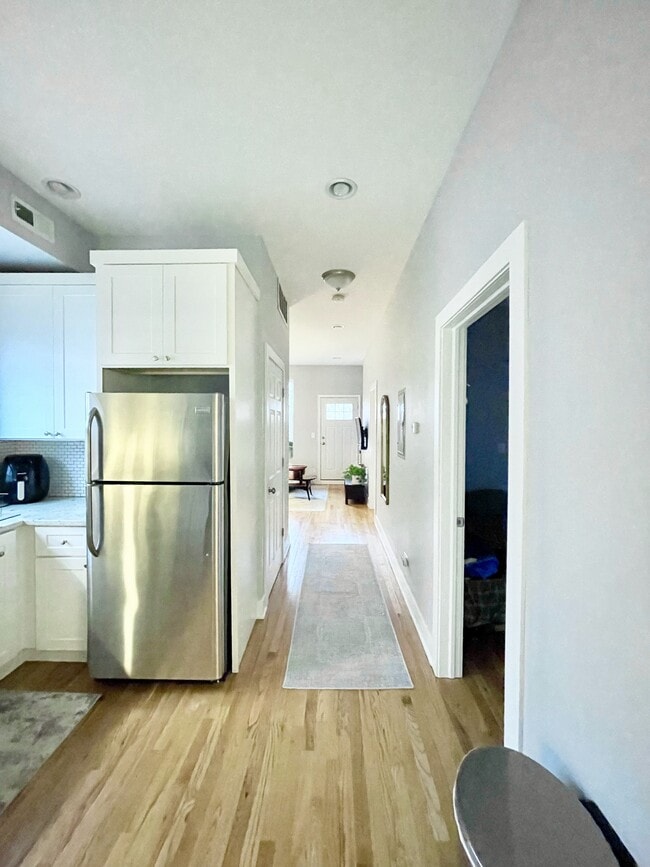 Photo - 2135 S Fairfield Ave Unidad 3