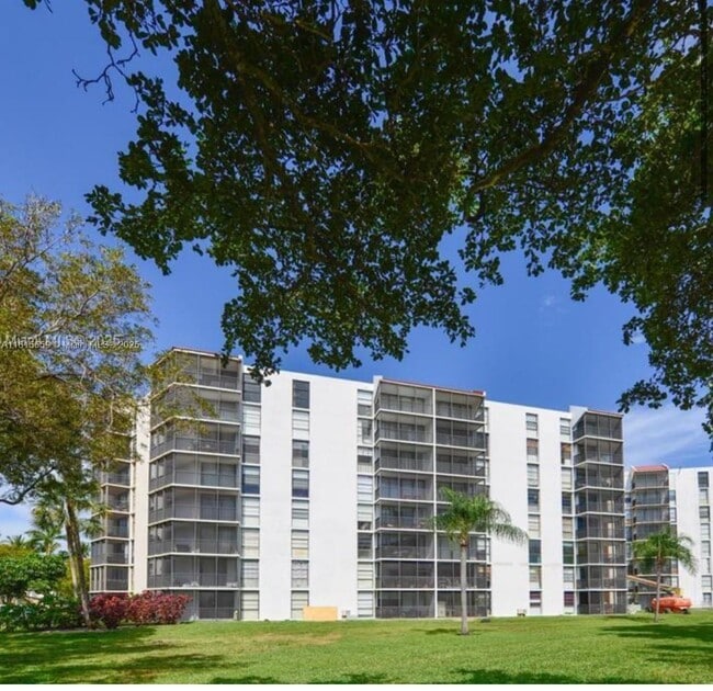 Building Photo - 3301 N Country Club Dr Unit 306 Rental