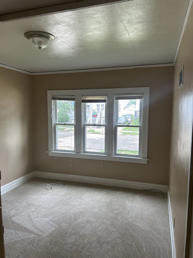 Building Photo - 3041 S Hanson Ave Unit Lower