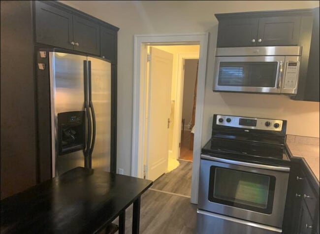 Building Photo - 1612 Union Ave Unit Upper one bedroom apartme