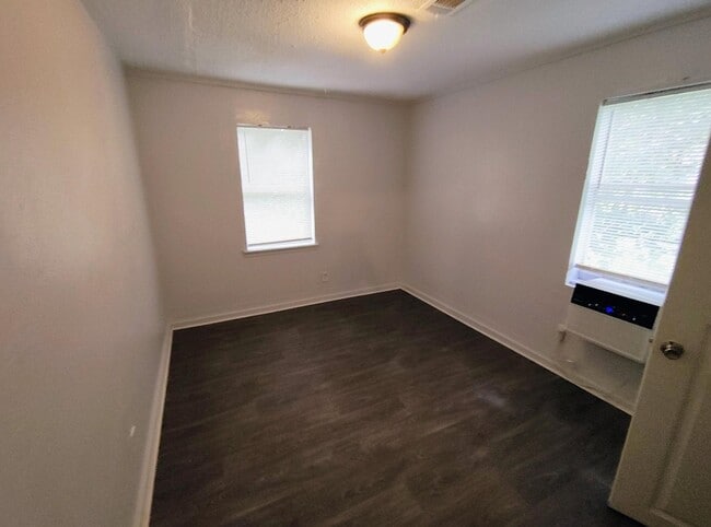 Photo - 293 N Manassas St