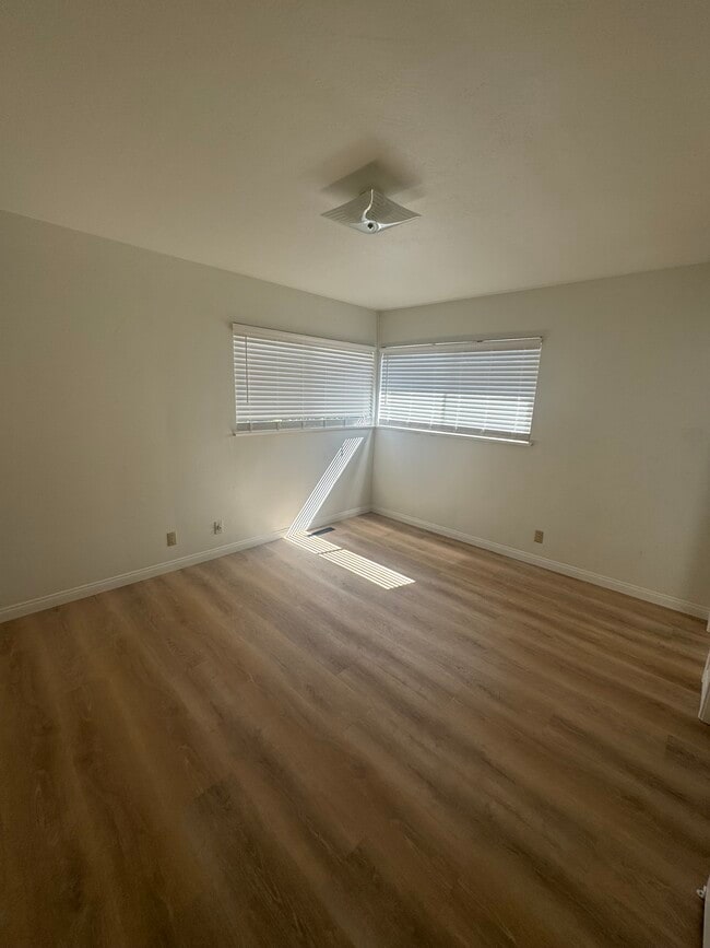 Photo - 120 Glencrest Ln