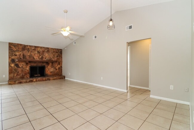 Photo - 7618 Summertree Ln