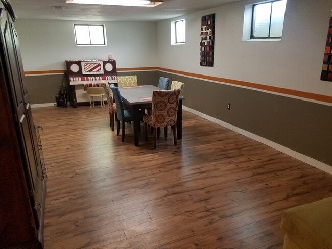 Comedor de la planta baja - 2734 S. Raleigh Street