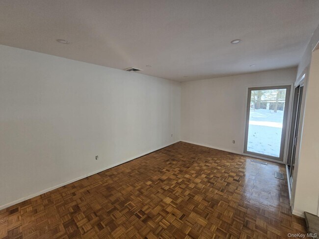 Photo - 10 Chestnut Dr