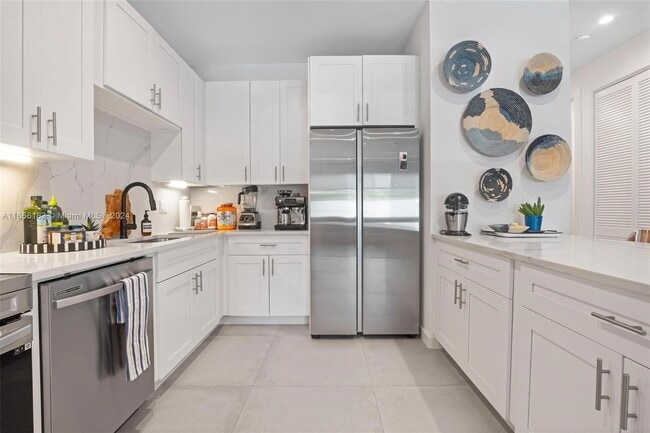 Building Photo - 1016 NE 7th Ave Unit 202 Rental