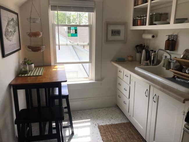 Building Photo - 61 Savoy St Unit #3