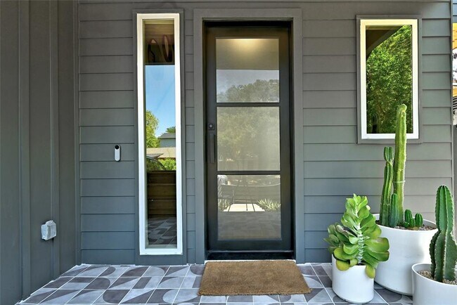 Photo - 2909 Kuhlman Ave