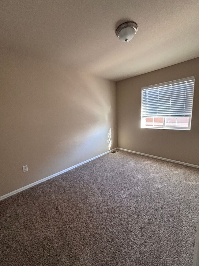 Photo - Very clean northeast townhome