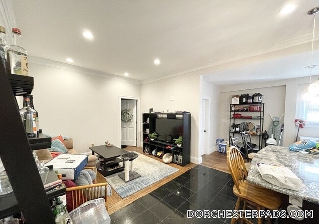 Building Photo - 32 Sumner St Rental
