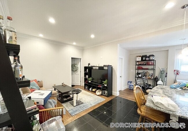 Building Photo - 32 Sumner St Rental