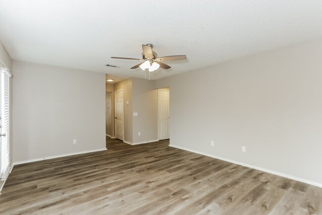 Photo - 1631 Chapman St