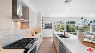 Photo - 2111 N Cahuenga Blvd