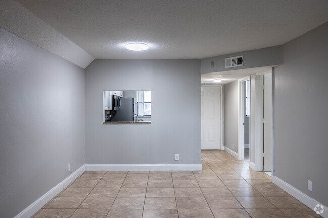 2 BR, 2 BA - 742SQFT