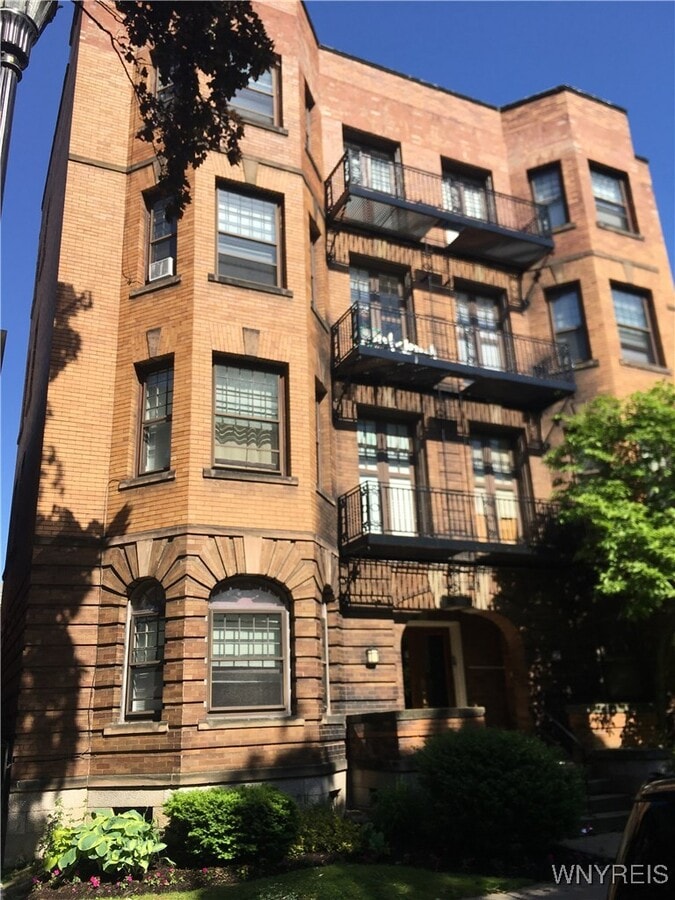 Photo - 44 N Pearl St
