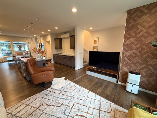 Photo - 540 NE Daisy Walk