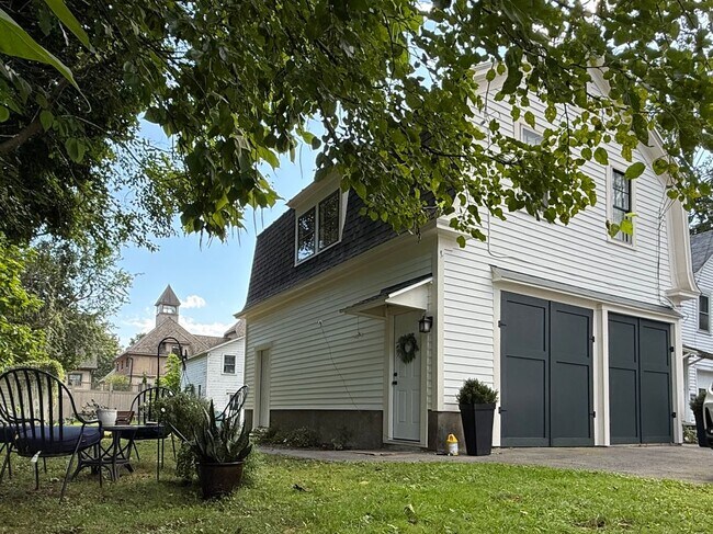 Photo - 208 Lake Ave