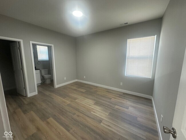 Photo - 2612 Boulevard Pl